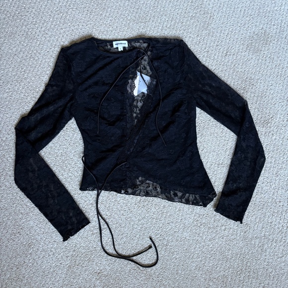 Superdown Anahi Wrap lace top black Small - Picture 5 of 12